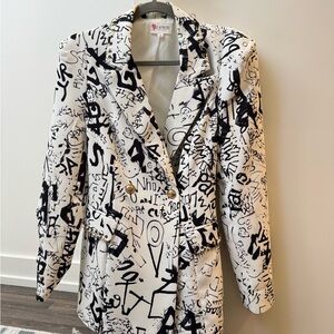 L'ATISTE Black and White Graphic Blazer